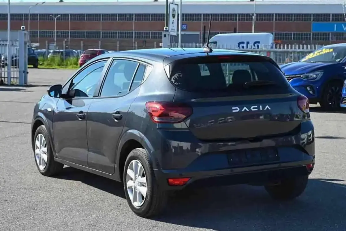 Usata Dacia Sandero Essentiel 101 CV (74 kW) 2023 Grigio Berlina