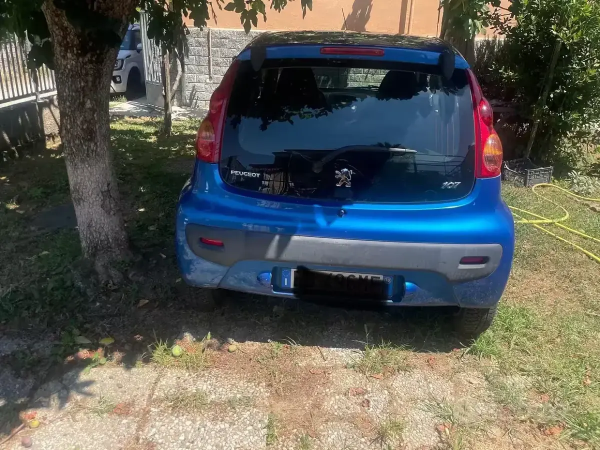 Usata Peugeot 107 68 CV (50 kW) 2010 Bluazzurro Utilitaria