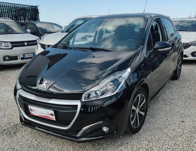 Usata Peugeot 208 Allure 74 CV (54 kW) 2018 Nero Utilitaria