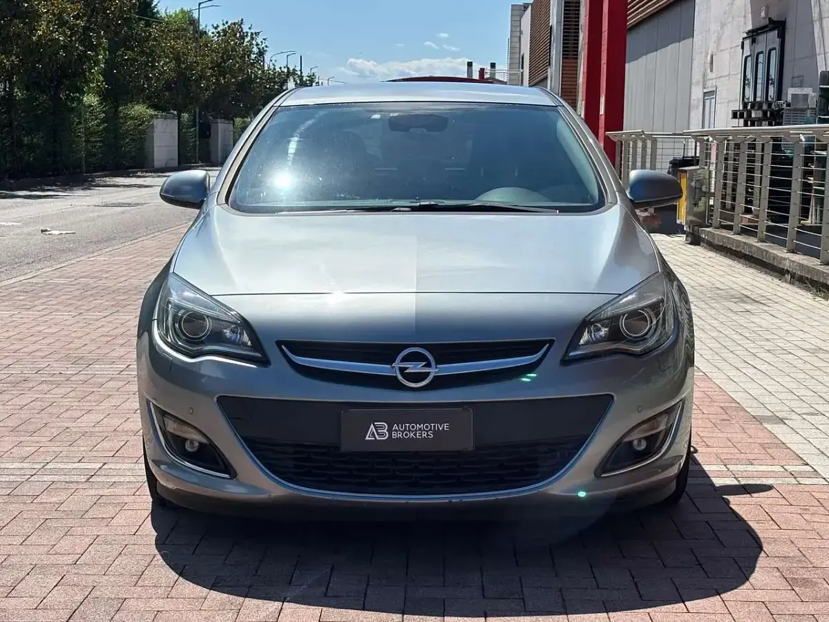 Usata Opel Astra 165 CV (121 kW) 2013 Argento Berlina