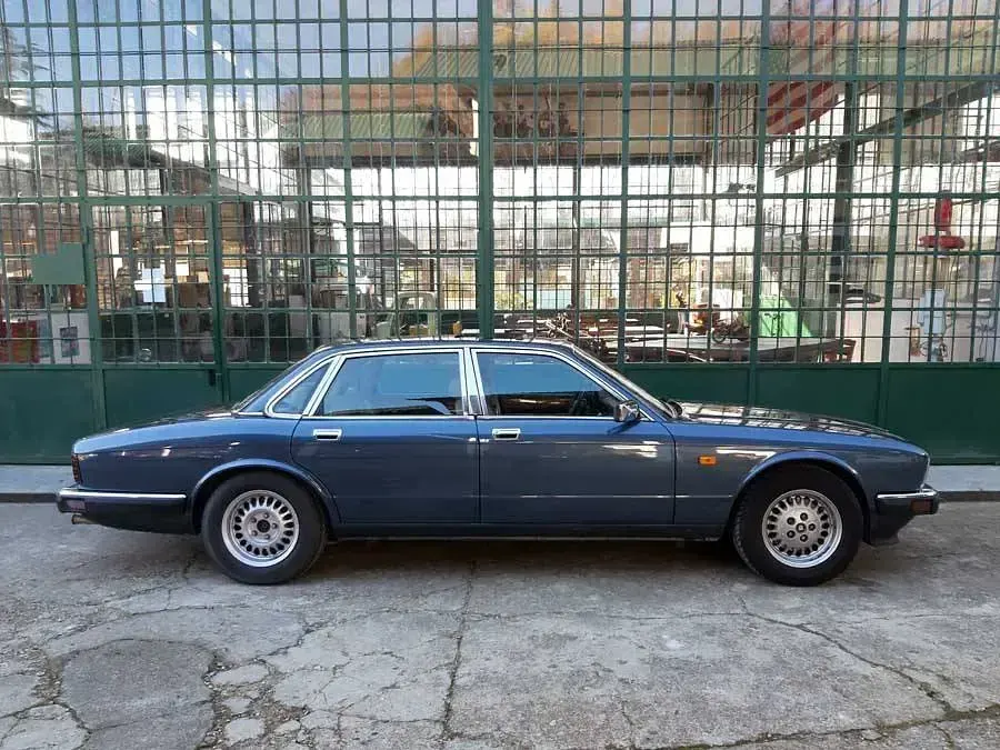 Usata Jaguar XJ Sovereign 202 CV (148 kW) 1988 Blu Berlina