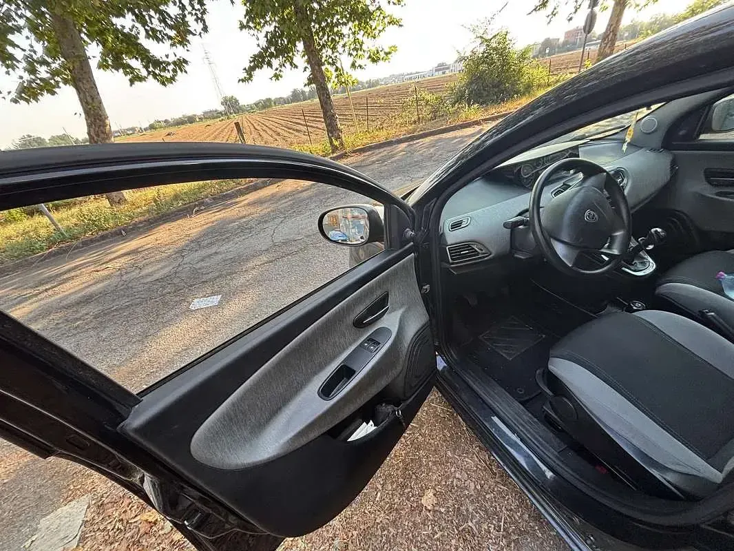 Usata Lancia Ypsilon Silver 69 CV (50 kW) 2014 Utilitaria