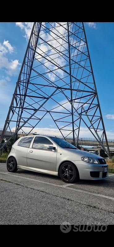 Usata Fiat Punto 101 CV (74 kW) 2004 Grigio Utilitaria