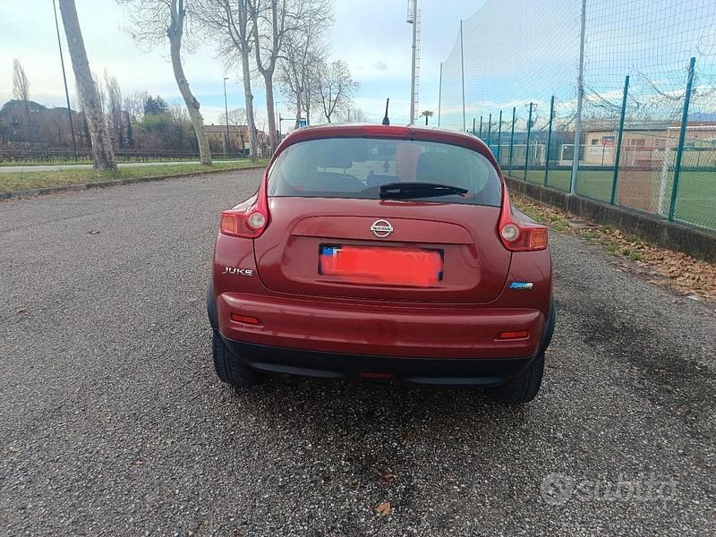 Usata Nissan Juke 110 CV (80 kW) 2010 Rosso SUV
