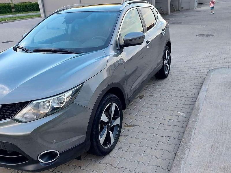 Usata Nissan Qashqai N-Connecta 110 CV (80 kW) 2017 Grigio SUV