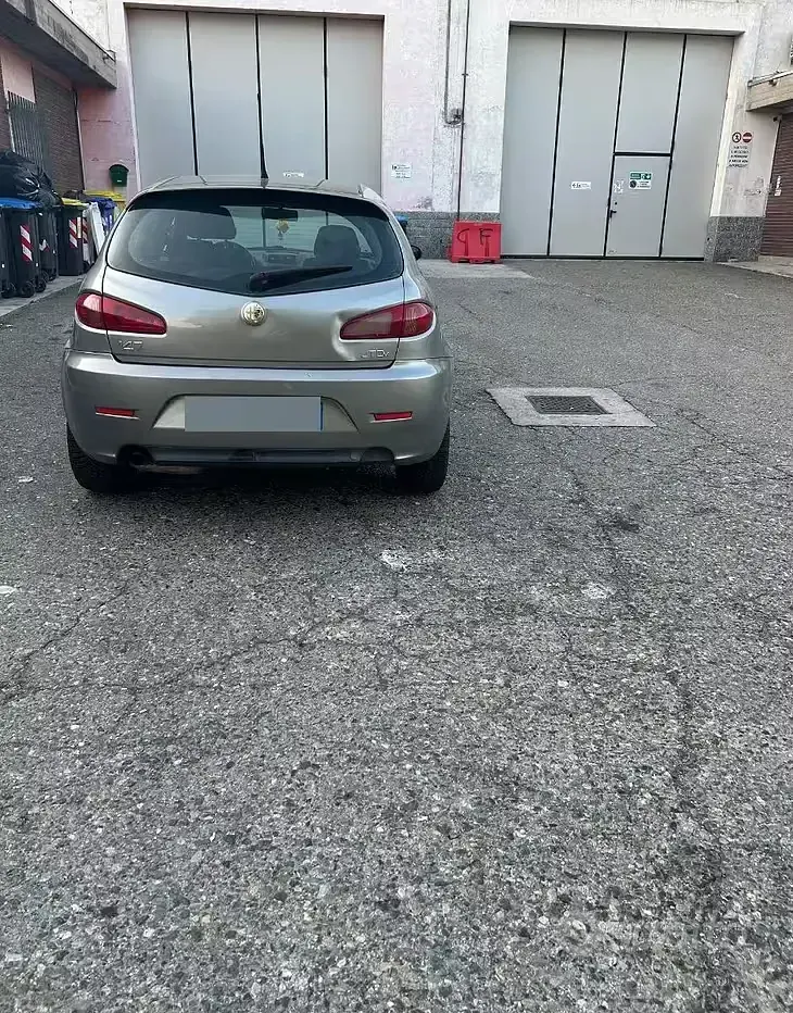 Usata Alfa Romeo 147 120 CV (88 kW) 2009 Grigio Utilitaria