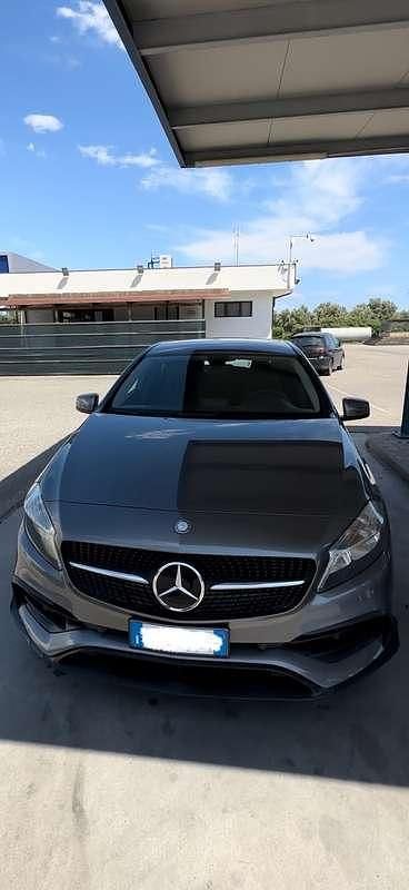 Usata Mercedes A180 109 CV (80 kW) 2015 Grigio Berlina