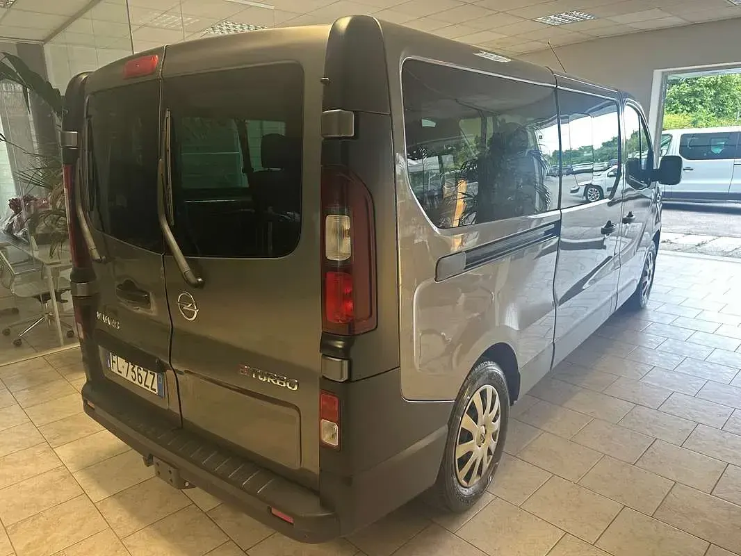 Usata Opel Vivaro 145 CV (106 kW) 2018 Grigio Monovolume