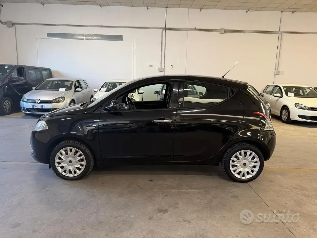 Usata Lancia Ypsilon Silver 69 CV (50 kW) 2013 Nero Utilitaria