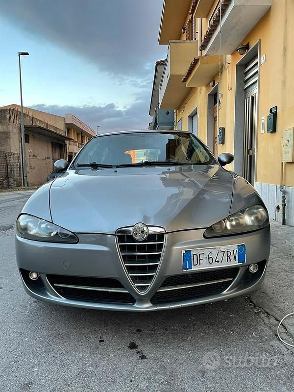 Usata Alfa Romeo 147 120 CV (88 kW) 2007 Grigio Utilitaria