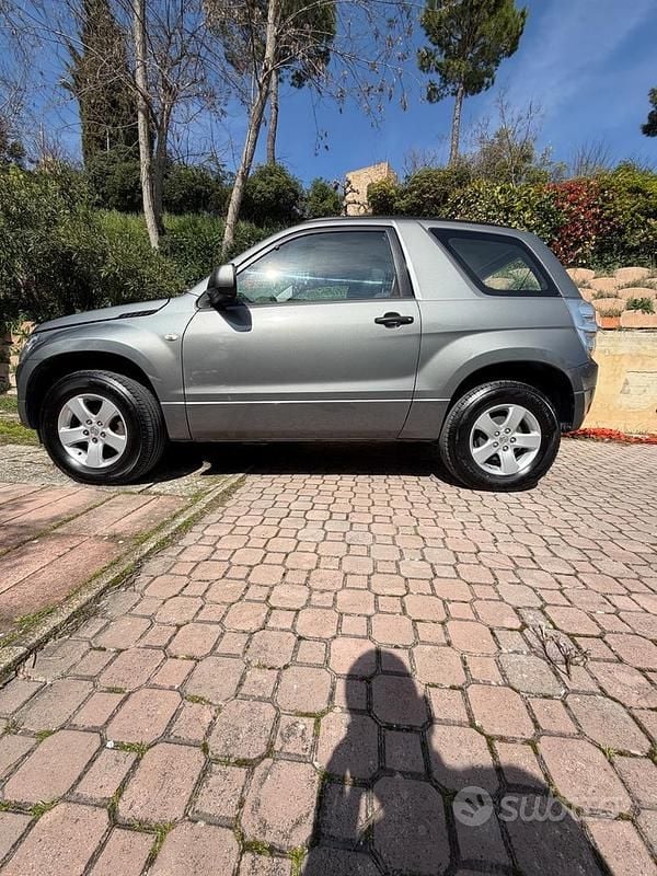 Usata Suzuki Grand Vitara 185 CV (136 kW) 2006 Grigio SUV