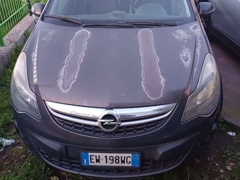 Grigio Usata 2014 Opel Corsa Tre volumi | 3500 € (Ottimo prezzo) - Immagine 1/4
