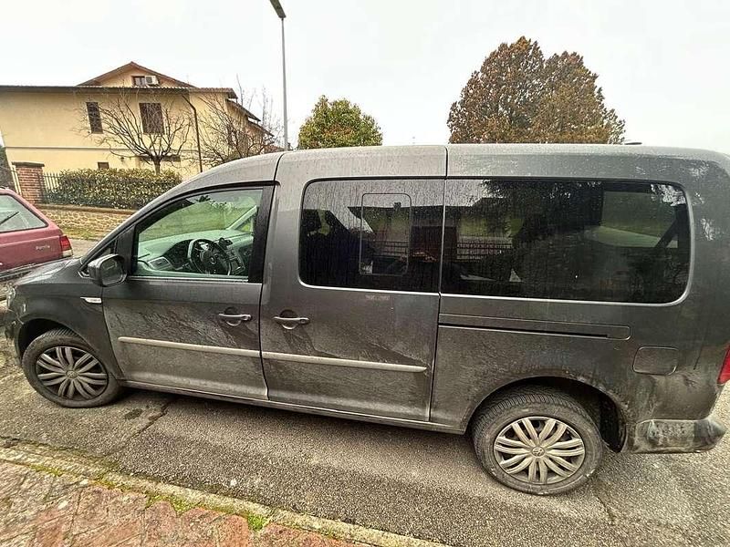 Usata VW Caddy 122 CV (89 kW) 2017 Grigio Monovolume
