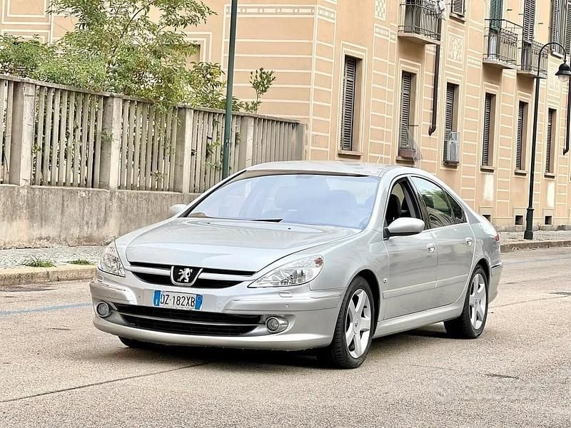 Usata Peugeot 607 208 CV (152 kW) 2010 Grigio alluminio metallizzato Berlina