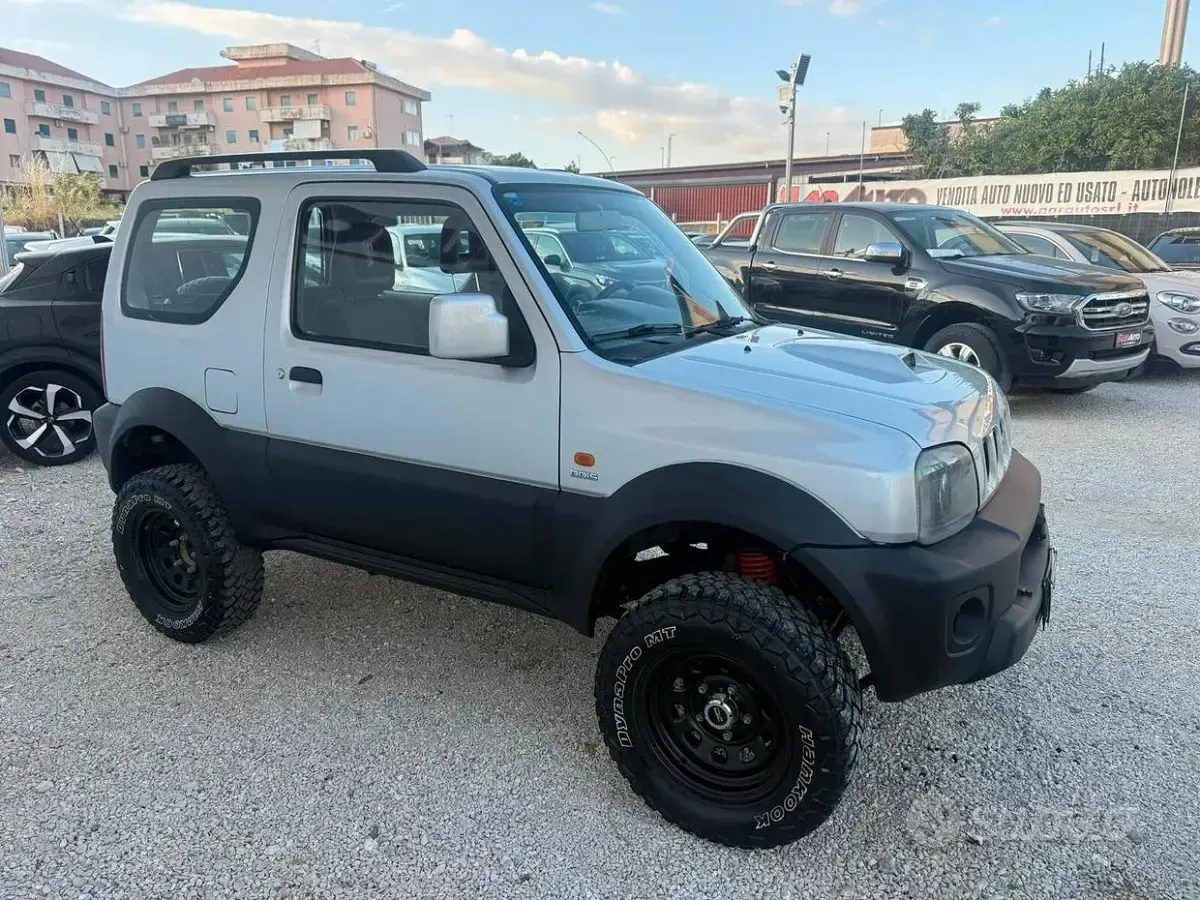 Usata Suzuki Jimny 86 CV (63 kW) 2007 Grigio SUV