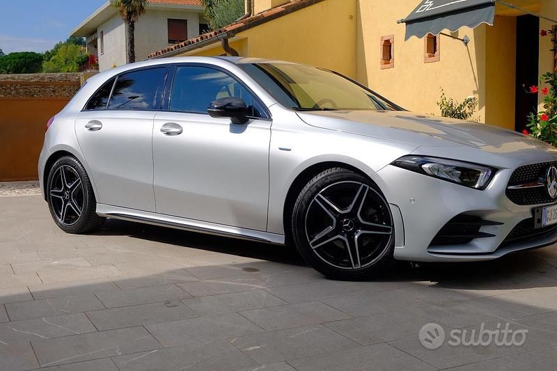 Usata Mercedes A180 Premium 116 CV (85 kW) 2022 Grigio Berlina