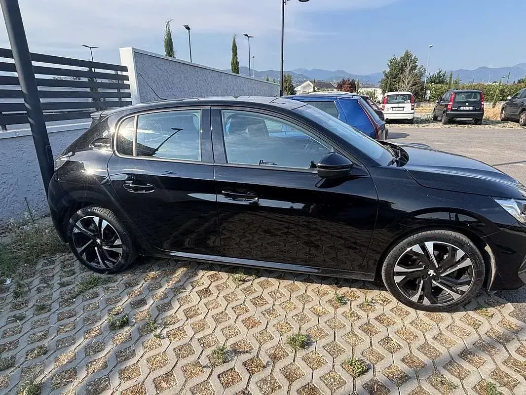 Usata Peugeot 208 GT-line 101 CV (74 kW) 2020 Nero Utilitaria