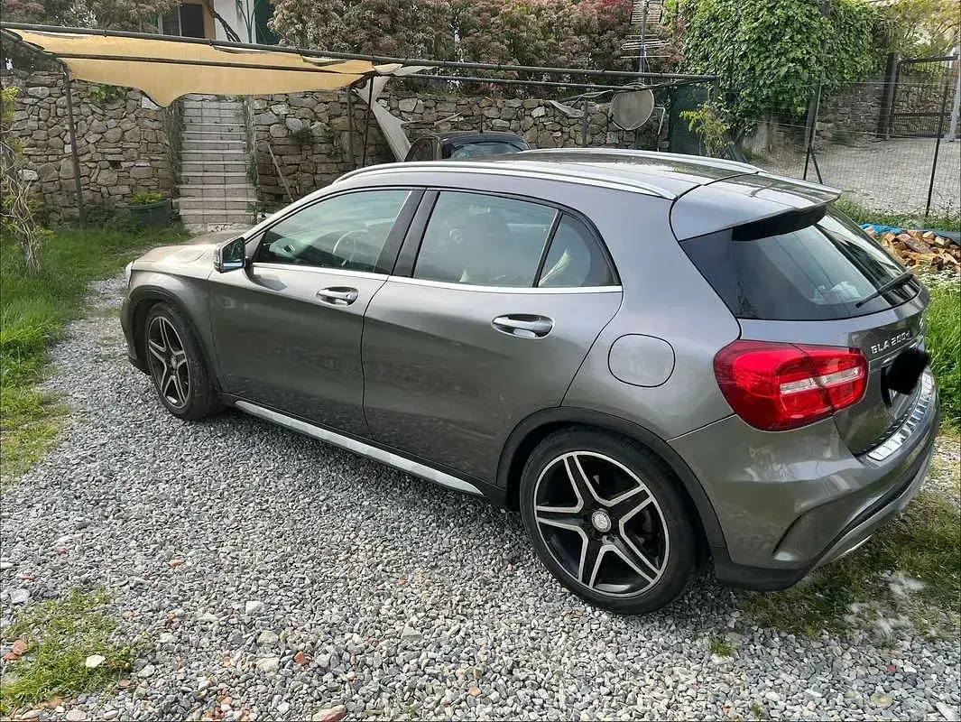 Usata Mercedes GLA200 136 CV (100 kW) 2016 Grigio SUV