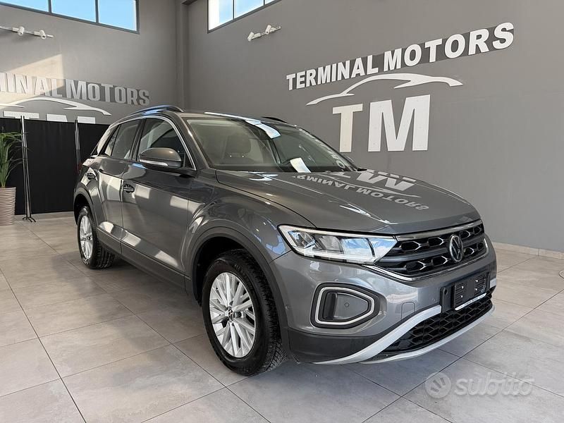 Usata VW T-Roc Life 150 CV (110 kW) 2022 Grigio SUV