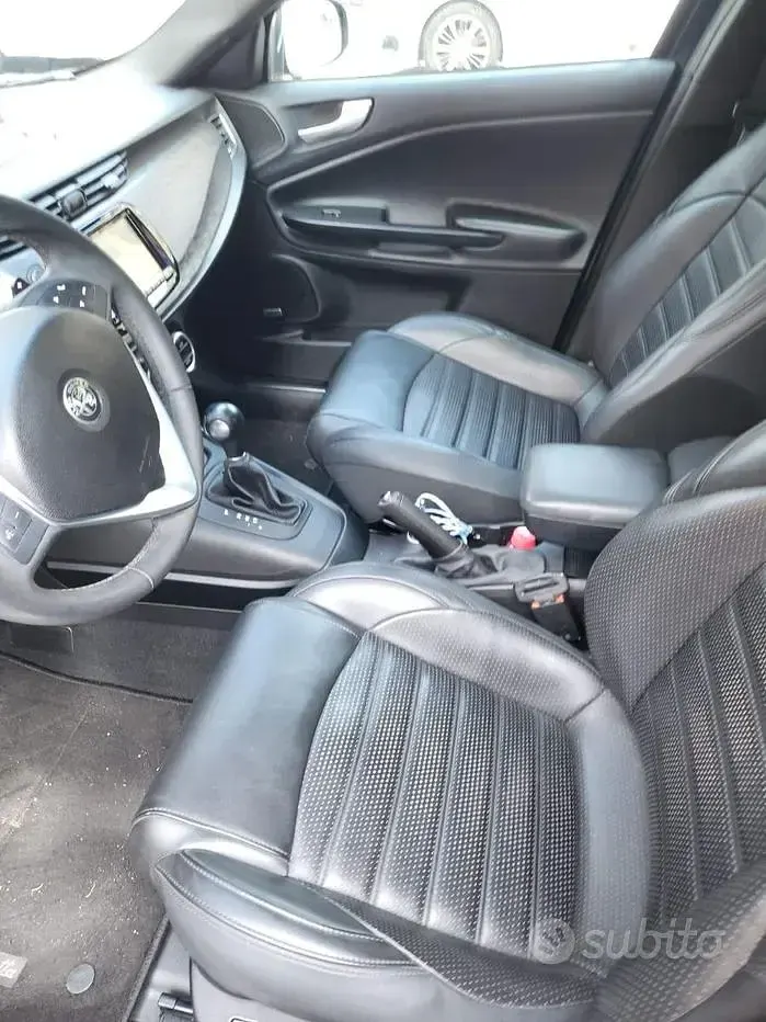 Usata Alfa Romeo Giulietta Veloce 105 CV (77 kW) 2019 Grigio Utilitaria