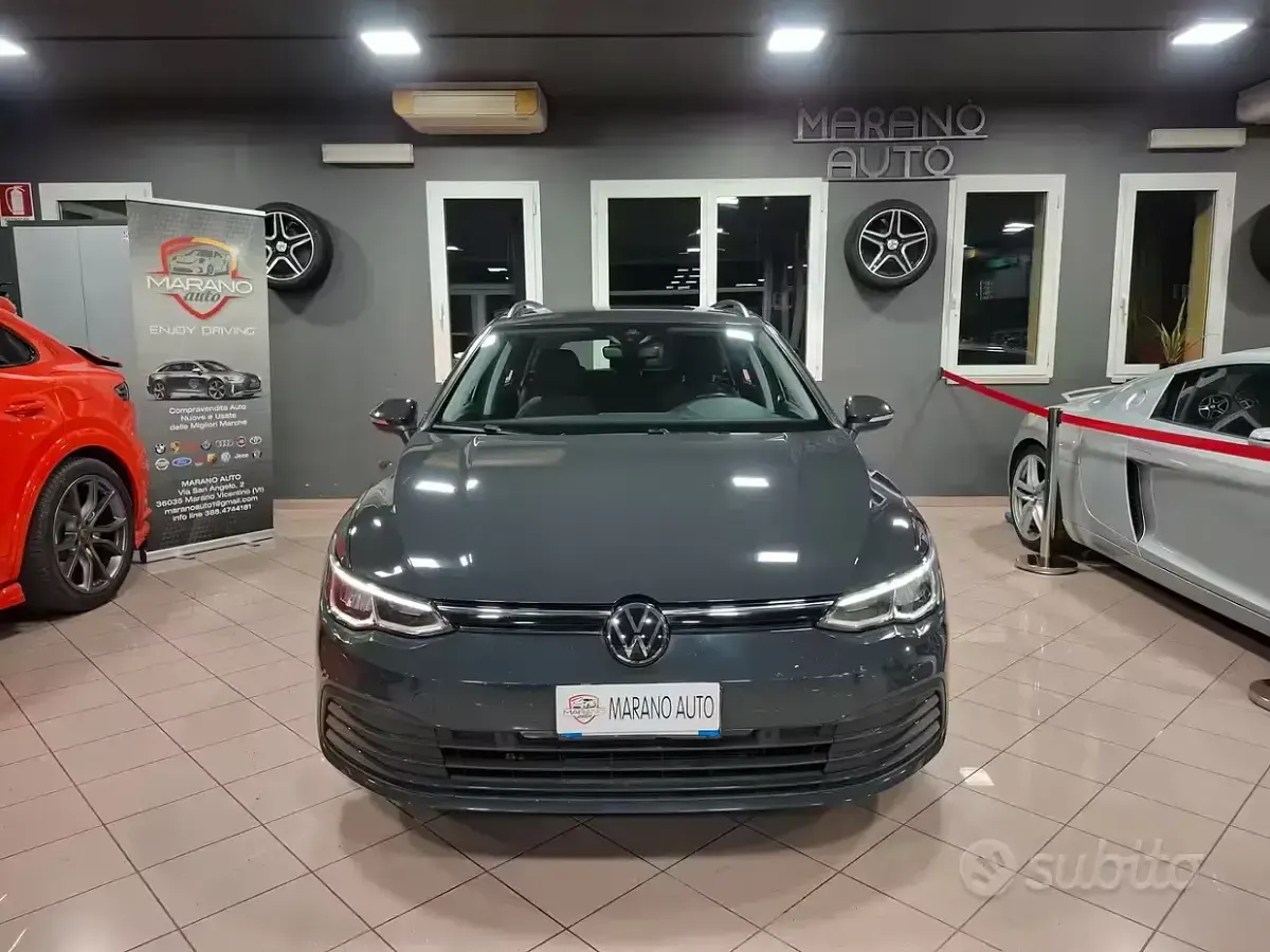 Usata VW Golf VIII Life 116 CV (85 kW) 2022 Grigio Station wagon