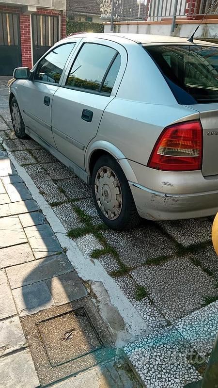 Usata Opel Astra Club 75 CV (55 kW) 2000 Berlina