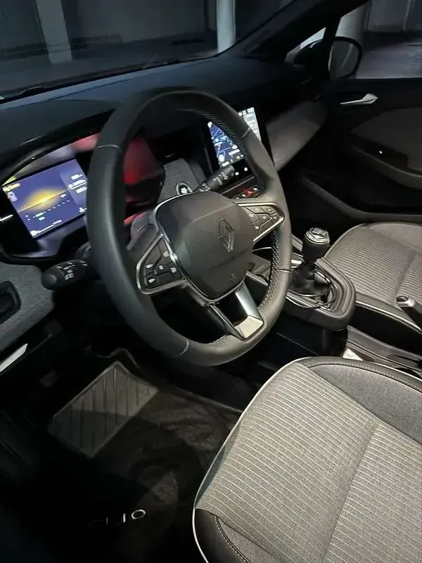Usata Renault Clio V Techno 101 CV (74 kW) 2025 Grigio Berlina