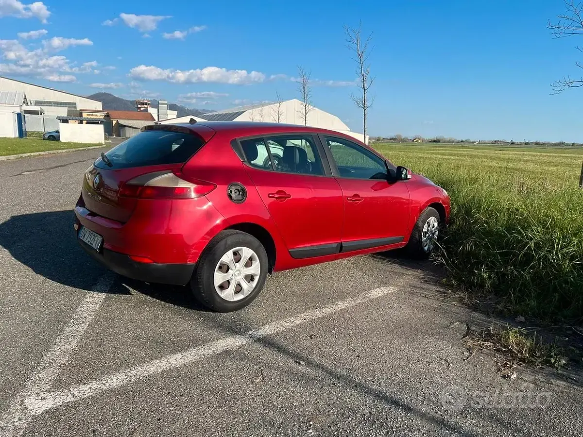 Brugt Renault Mégane 90 HK (66 kW) 2009 Rød Sedan