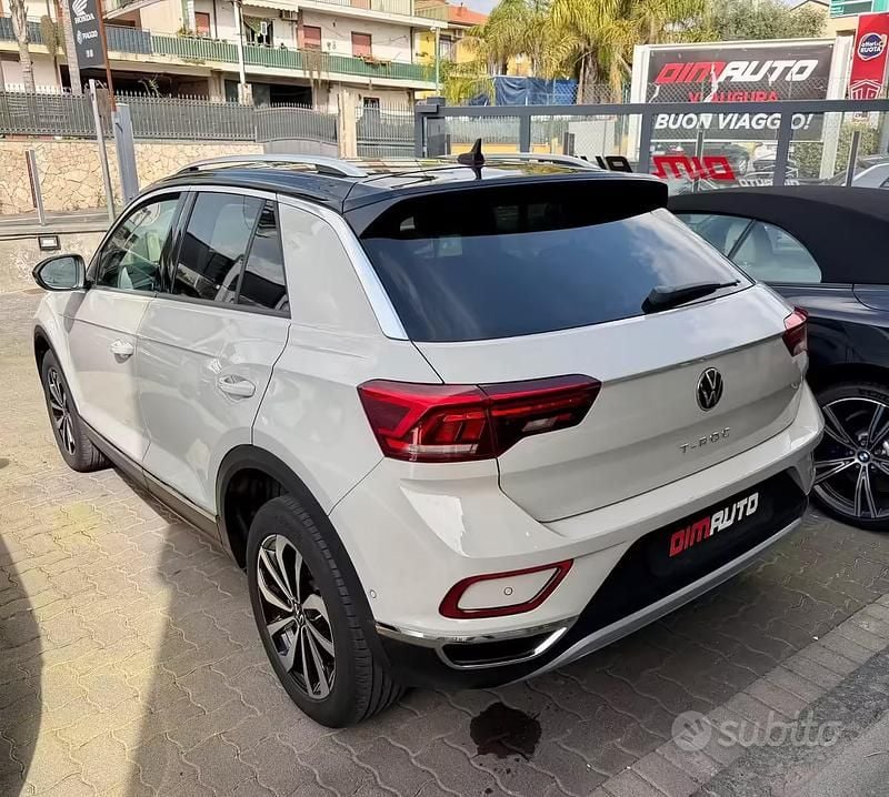 Usata VW T-Roc Style 110 CV (80 kW) 2022 Beige SUV