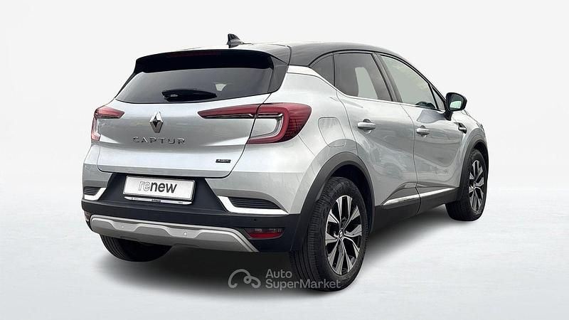 Usata Renault Captur Techno 145 CV (106 kW) 2023 Grigio SUV