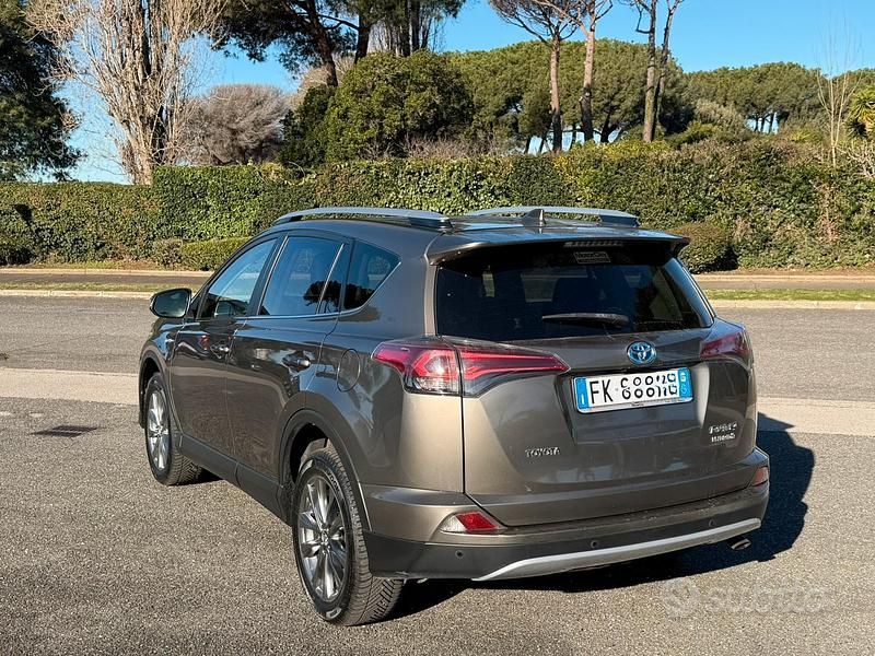 Usata Toyota RAV4 Lounge 2017 Marrone SUV