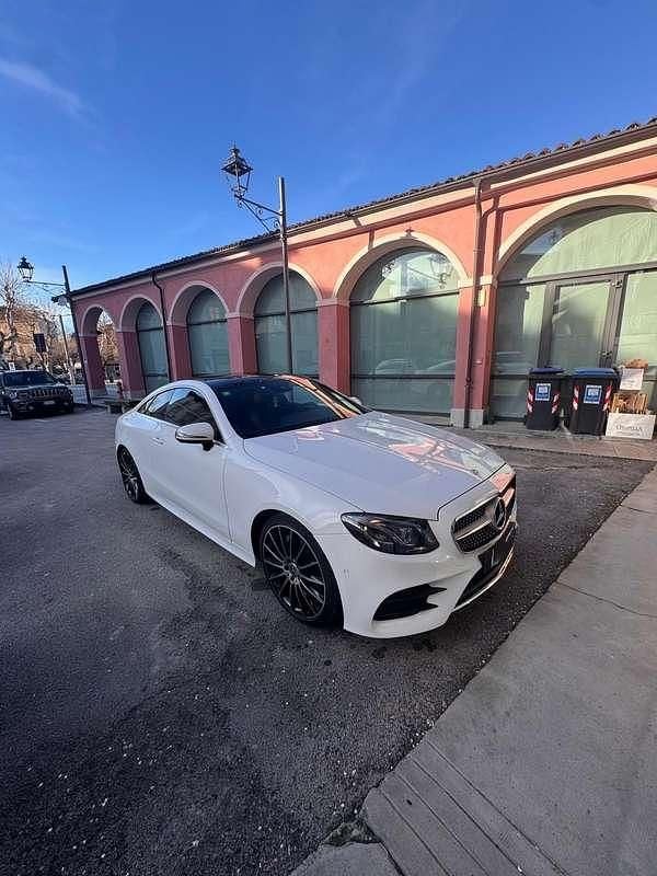 Usata Mercedes E300 245 CV (180 kW) 2019 Coupé