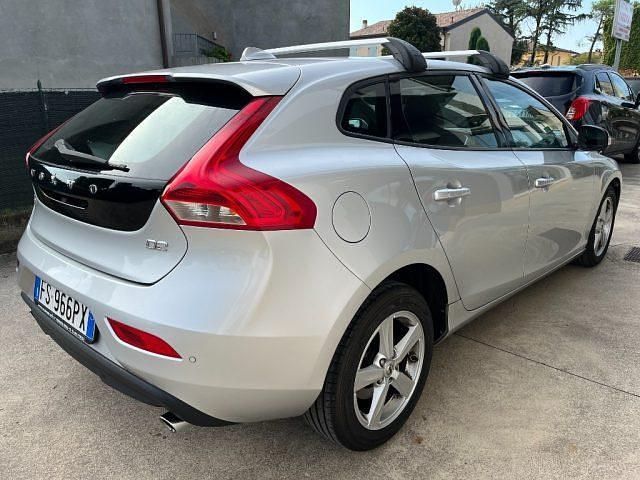 Usata Volvo V40 Business Edition 120 CV (88 kW) 2018 Argento Station wagon