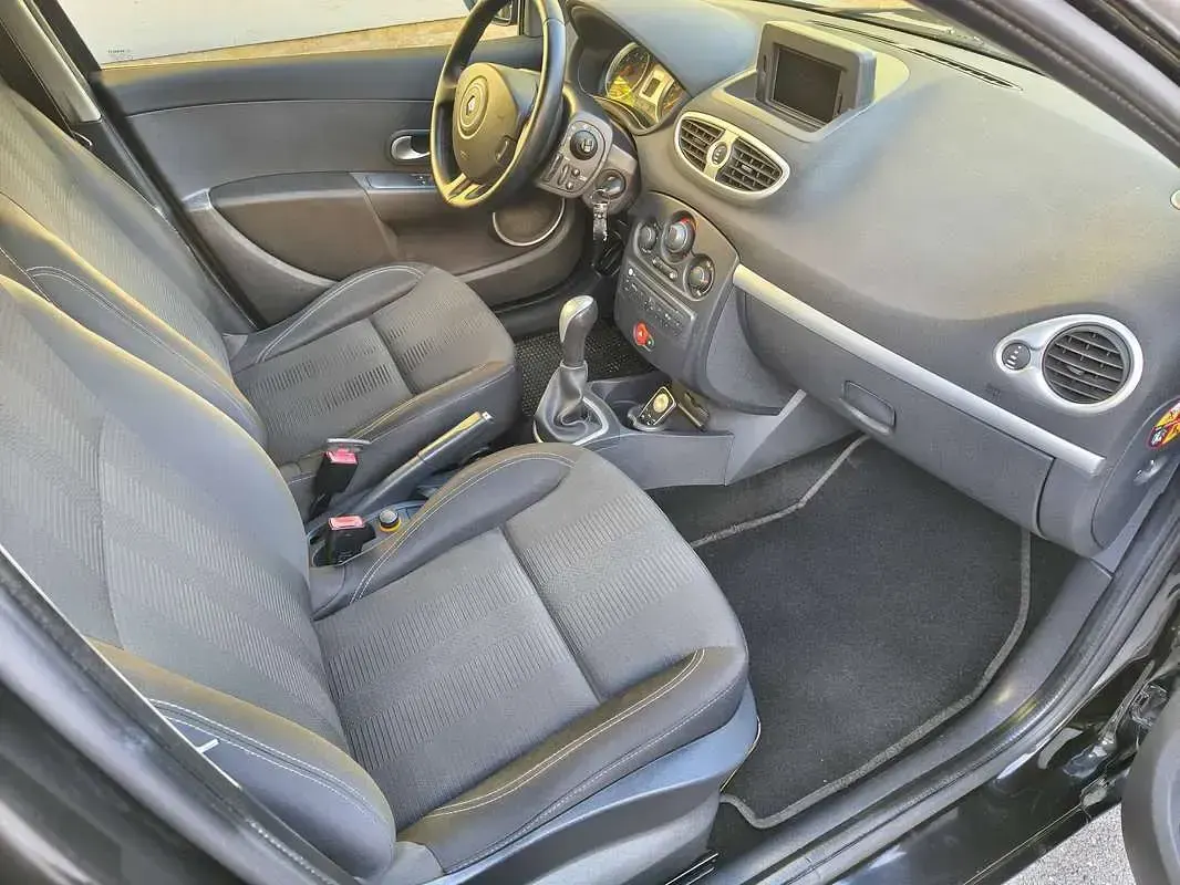 Usata Renault Clio II Dynamique 75 CV (55 kW) 2010 Nero Berlina