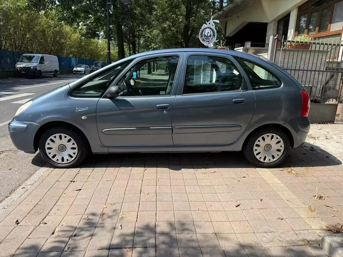 Usata Citroën Xsara Picasso 95 CV (69 kW) 2005 Grigio Monovolume