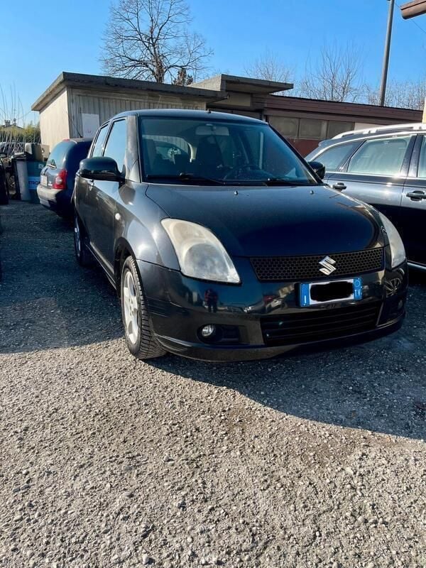Nero Usata 2005 Suzuki Swift GL Due volumi | 2750 € (Buon prezzo) - Immagine 1/4