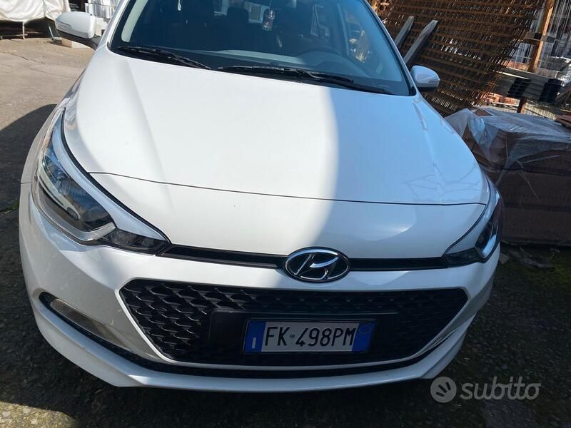 Usata Hyundai i20 84 CV (61 kW) 2017 Bianco Berlina