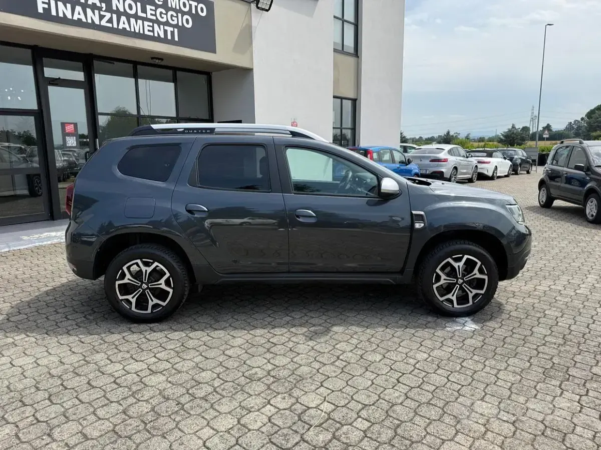 Usata Dacia Duster Prestige 101 CV (74 kW) 2020 Grigio SUV