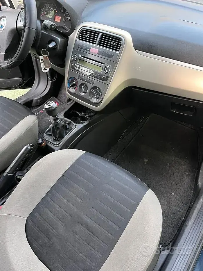 Usata Fiat Grande Punto Active 65 CV (47 kW) 2007 Bluazzurro Utilitaria