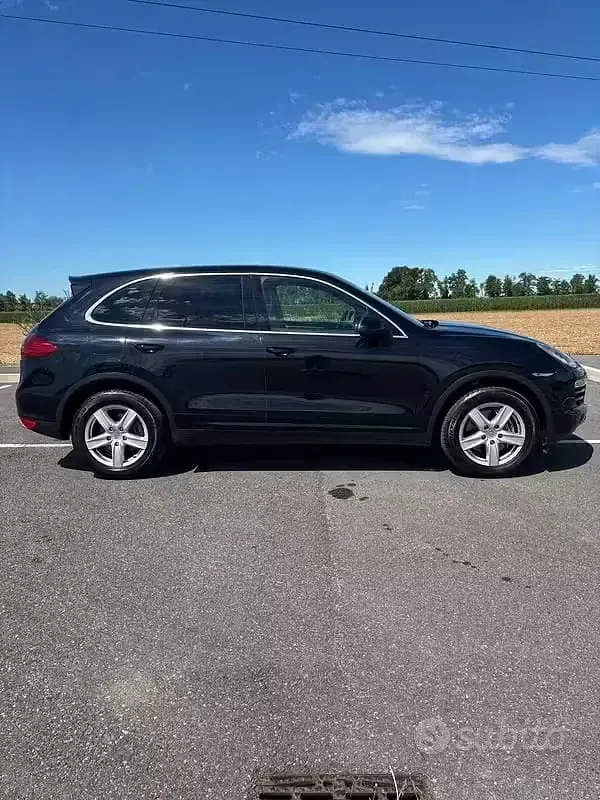 Usata Porsche Cayenne 245 CV (180 kW) 2011 Nero SUV