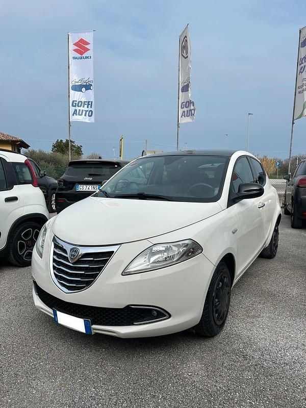 Usata Lancia Ypsilon S 95 CV (69 kW) 2012 Bianco Utilitaria
