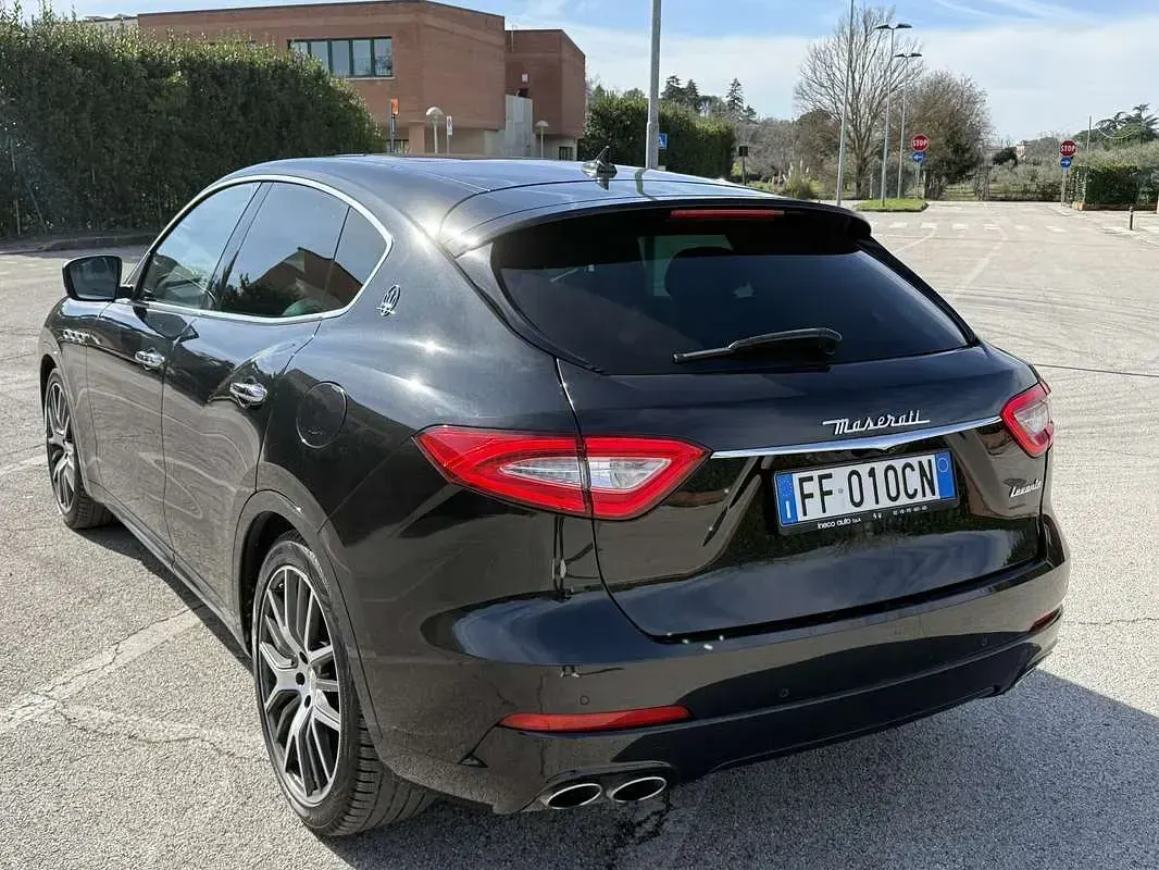 Usata Maserati Levante 250 CV (183 kW) 2016 Nero SUV