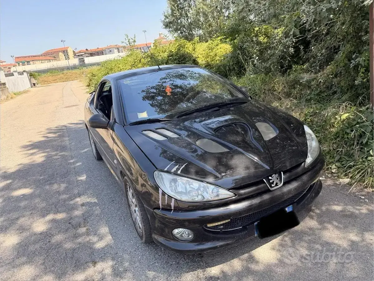 Usata Peugeot 206 CC 109 CV (80 kW) 2003 Nero Cabrio