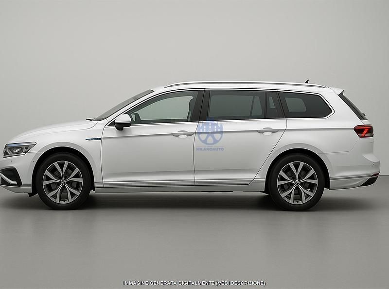 Usata VW Passat GTE 218 CV (160 kW) 2022 Bianco Station wagon