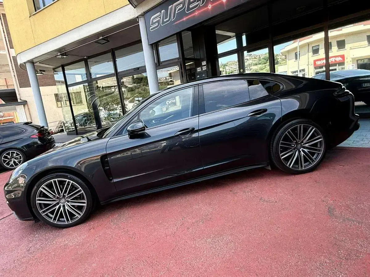 Usata Porsche Panamera 330 CV (242 kW) 2017 Grigio scuro Berlina