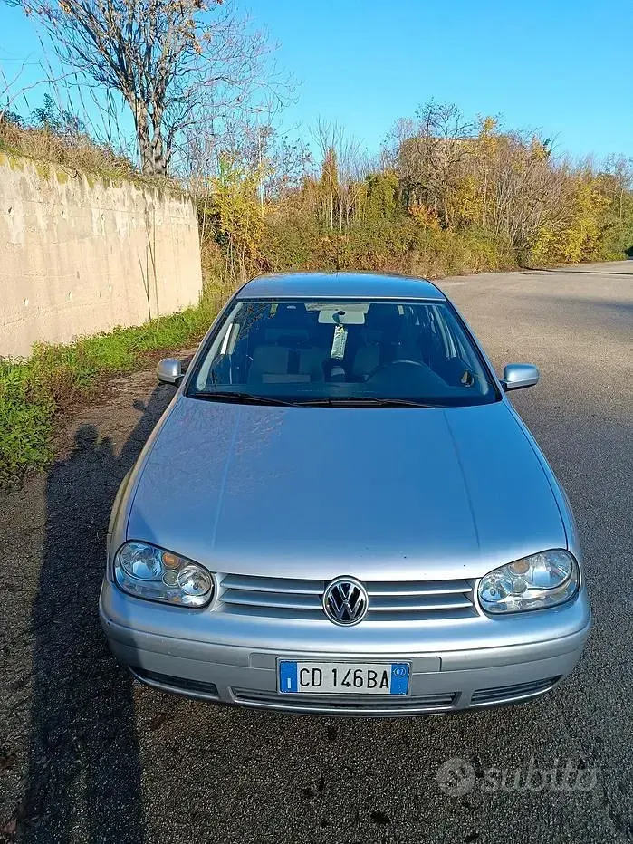 Usata VW Golf IV 105 CV (77 kW) 2002 Grigio Berlina
