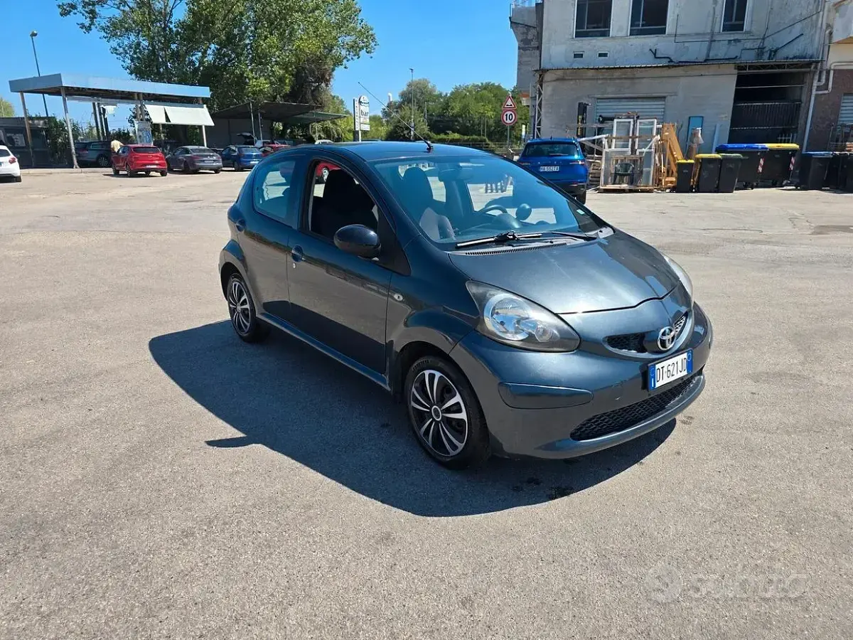 Usata Toyota Aygo Sol 68 CV (50 kW) 2008 Grigio Utilitaria