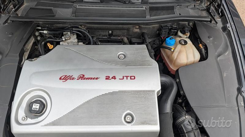 Occasion Alfa Romeo 166 Progression 150 ch (110 kW) 2004 Bleue Berline