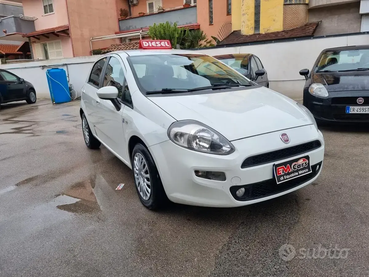 Usata Fiat Punto Street 75 CV (55 kW) 2015 Bianco Utilitaria
