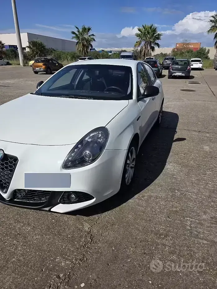 Usata Alfa Romeo Giulietta Distinctive 120 CV (88 kW) 2012 Bianco Utilitaria